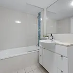 Floor 2bed-2bath-2car-pool-views - Cbd * Brisbane