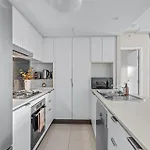 Apartment Floor 2bed-2bath-2car-pool-views - Cbd