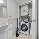 Floor 2bed-2bath-2car-pool-views - Cbd Apartment Brisbane
