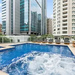 Floor 2bed-2bath-2car-pool-views - Cbd Apartment