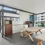 Floor 2bed-2bath-2car-pool-views - Cbd * Brisbane