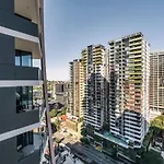 Tranquil 2Br Stay Between Art And Sky