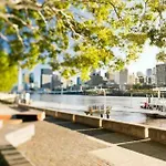 Spacious 2 Bedroom In Woolloongabba *