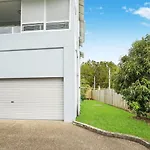 Stylish 4-Bed Townhouse With Panoramic Ocean Views