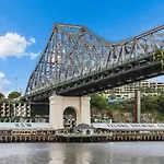 Hot In The City 2Bed-2Bath-2Car-Study-Pool-Views