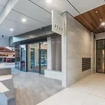 1B Apartment Southbank. Parking. Long Term Stays