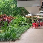 Modern Southbank Parklands Apartment Retreat