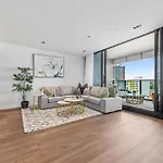 Luxe 3Br Apt With City Views, Car Park And Rooftop Pool