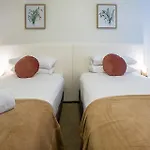 West End Getaway - Heated Pool Located Inside The Wateredge