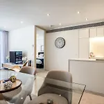 Apartment Riverside At Wateredge West End *