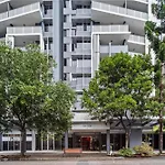 Modern 2-Bed Apartment With Gym & Sauna Access