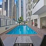 Charlotte's Poolside - Steps To Dining & Shops Apartment Brisbane
