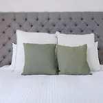 Charlotte's Poolside - Steps To Dining & Shops *