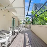 Charlotte's Poolside - Steps To Dining & Shops Brisbane