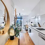 'sage Bloom' Elegant Newstead With Shared Pool Apartment Brisbane