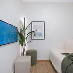 'sage Bloom' Elegant Newstead With Shared Pool Apartment *