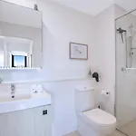 'sage Bloom' Elegant Newstead With Shared Pool Brisbane