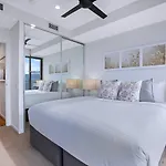 \'Sage Bloom\' Elegant Newstead Stay With Shared Pool