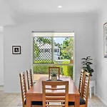 The Villa On Shire - Comfort Near Coorparoo Square