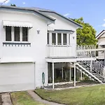 Spacious Family Home With Garden In Quiet Suburb