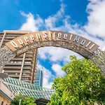 Skyline Serenity - Level 62 With Stunning Views!