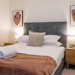 Apartment Skyline Serenity - Level 62 With Stunning Views! *
