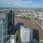 Apartment Skyline Serenity - Level 62 With Stunning Views! *