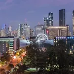 Russell St Retreat Stunning City & Park Views