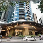 Skyline Serenity - Level 62 With Stunning Views!