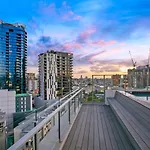Boundless Horizons - Stylish Comfort & Views