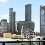 South Bank Sleek - 1Bed-1Bath-1Car-Balcony