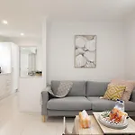 Smart Suites Self Check-In Apartments - N Freney