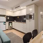 Retro Mania Cbd Sleeps 6 Car Park Included Apartment *