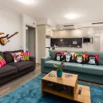 Retro Mania Cbd Sleeps 6 Car Park Included Apartment Brisbane