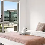 Belise - Executive 2Br Elegance Plus Parking & Pool