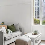 Adina - Perfect & Convenient Brisbane City Pad