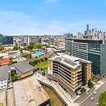 Belise - Executive 2Br Elegance Plus Parking & Pool