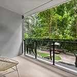 Southside Comfort - 2Br Apartment 10801