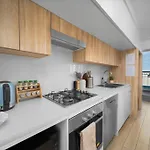 2Br Apt In Proximity Hamilton With Carpark