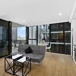 Minimalist Comfort South Brisbane Studio 31506-2