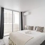 Contemporary 2-Bedroom Apartment In Sothbank South19