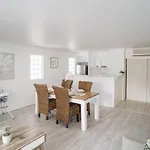 Contemporary 2-Bedroom Apartment In Sothbank South19