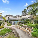 Homely 3-Bed Townhouse With Pool & Gym Access