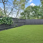 Homely 3-Bed Townhouse With Pool & Gym Access