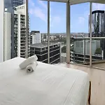 Brisbane Cbd Stay With Pool & Gym Access