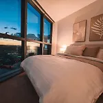 Level 46 Luxury Queens Wharf Apartment With Unblocked Southbank & River View