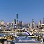 Elegant City Retreat Arthouse 1Br Apartment