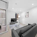 Elegant Retreat Arthouse 1br Apartment *