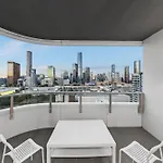 Dreamy 2Br Escape Framed By City And Art