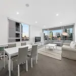 Dreamy 2br Escape Framed By And Art Brisbane